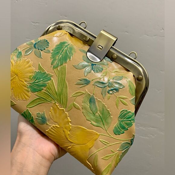 Handmade Genuine Leather Floral Embossed Chic Metal Frame Bag/Crossbody - Picture 14 of 15